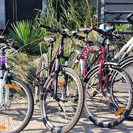 Sea Garden & Grill & Bikes *